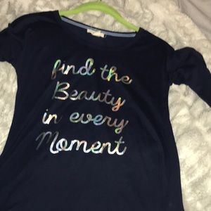 Has flower ruffle at the bottom very cute for little ones!! ❤️